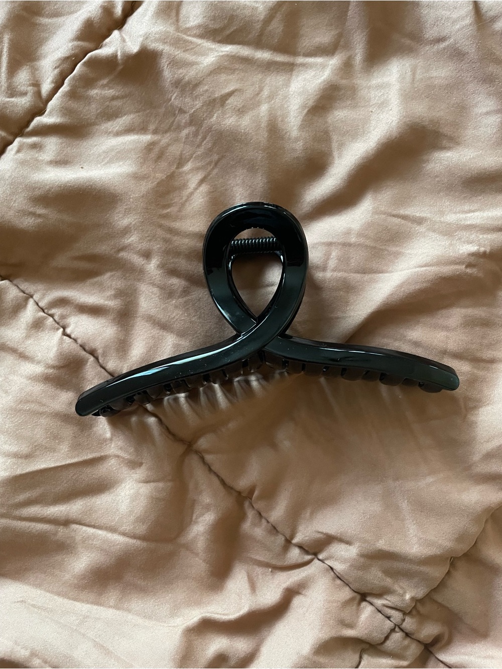 Large Loop Black Hair Claw Clip